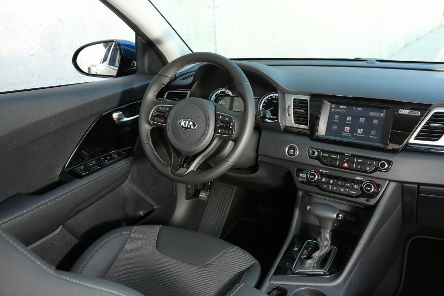 Интерьер Kia Niro 2016 года  (WW) (фото 37 из 40)